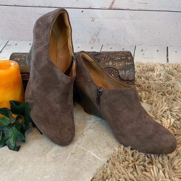 clarks artisan ankle boots